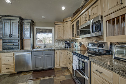 Full kitchen