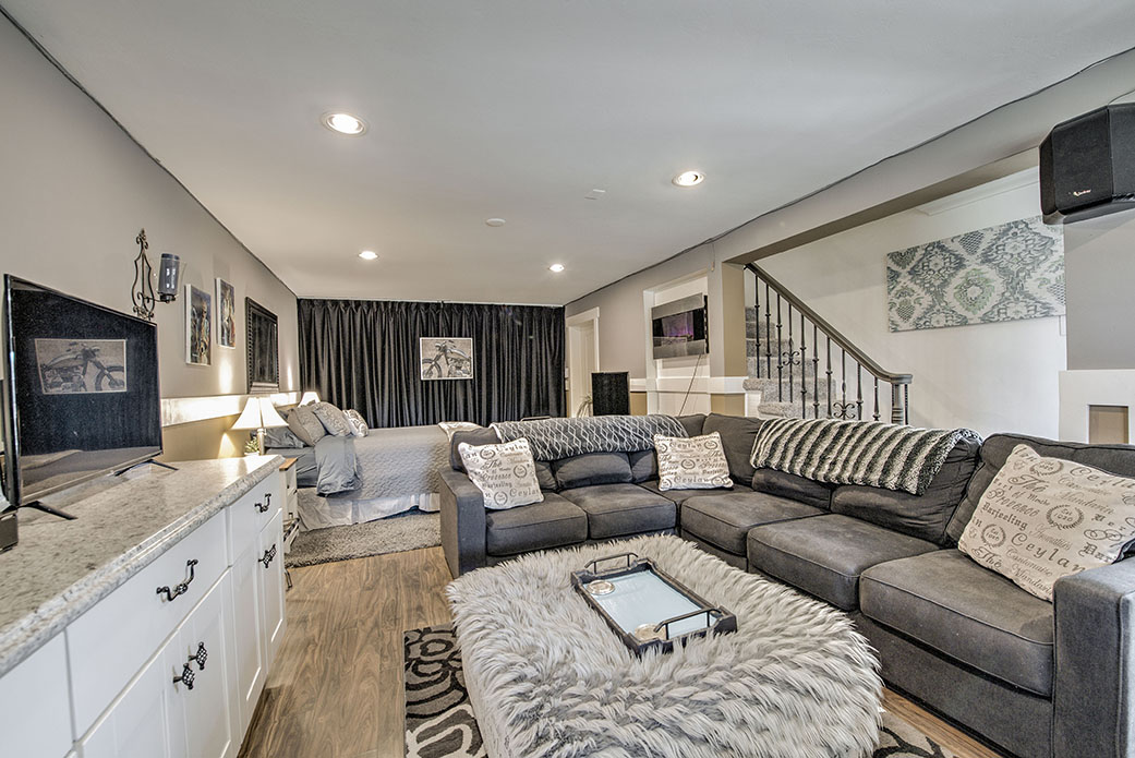 Suite bedroom and lounge, open layout