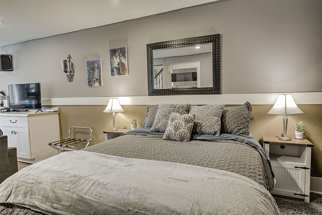 Fifth bedroom — the Summit Suite